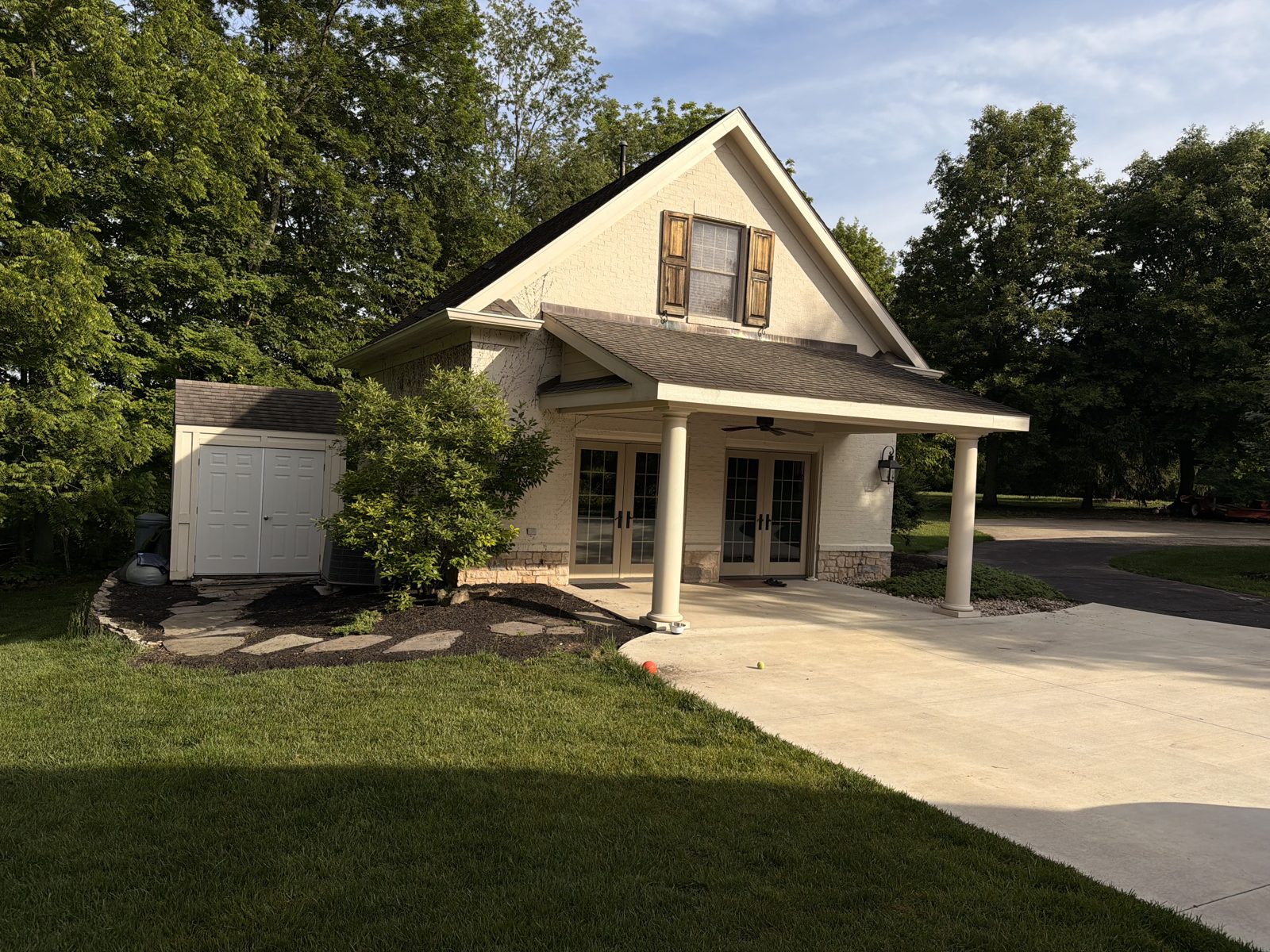 Home for rent Bloomington Indiana — Peach Bowl guest house near Griffy Lake